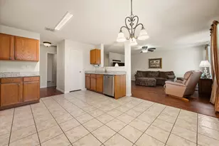 2139 Hacienda Ct, Grand Prairie, TX 75052 - Photo 14