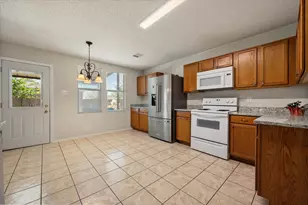 2139 Hacienda Ct, Grand Prairie, TX 75052 - Photo 16