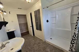 1490 Sheila St, Stephenville, TX 76401 - Photo 10