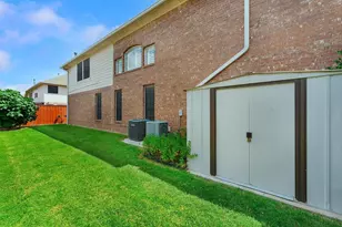 8108 Locust St, Irving, TX 75063 - Photo 14