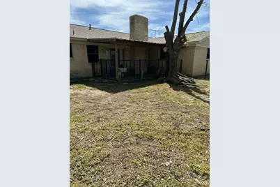 2102 Jeannette Court, Arlington, TX 76010 - Photo 2