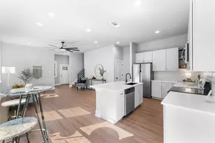 612 1/2 N Robinson St, Cleburne, TX 76031 - Photo 10