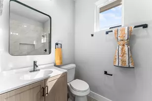 612 1/2 N Robinson St, Cleburne, TX 76031 - Photo 16