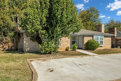 1321 Parkway Court, Arlington, TX 76010 - Photo 2