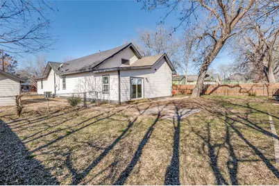 410 S Grand Avenue, Gainesville, TX 76240 - Photo 24