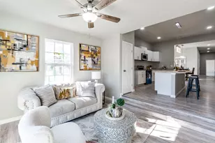 410 S Grand Ave, Gainesville, TX 76240 - Photo 1