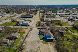 517 NE 1st St, Mineral Wells, TX 76067 - Photo 30