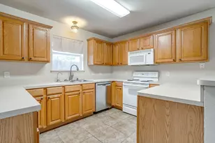 1013 Aaron Dr, Burleson, TX 76028 - Photo 16