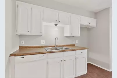 5608 Burton Avenue, Fort Worth, TX 76119 - Photo 14