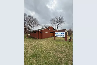 2401 W Green Oaks Boulevard, Arlington, TX 76016 - Photo 1