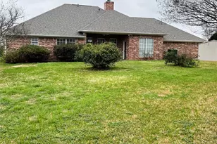 903 Van Winkle Cir, Athens, TX 75751 - Photo 2