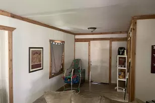 527 E Yeagua St, Groesbeck, TX 76642 - Photo 4