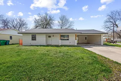 1704 Harris Street, Gainesville, TX 76240 - Photo 2