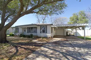 609 Cedar St, Muenster, TX 76252 - Photo 2