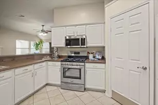 6408 St Leonard Dr, Arlington, TX 76001 - Photo 10