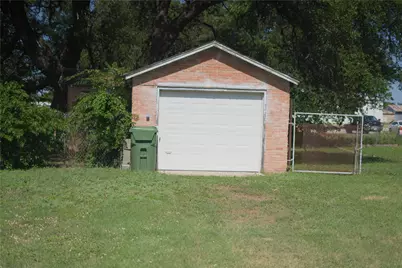403 S Live Oak Street, San Saba, TX 76877 - Photo 4