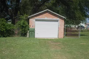 403 S Live Oak St, San Saba, TX 76877 - Photo 4