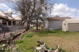 403 S Live Oak St, San Saba, TX 76877 - Photo 10