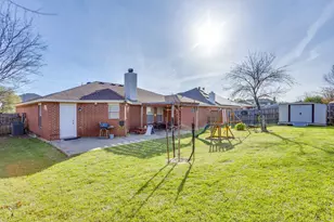 625 Creekview Dr, Burleson, TX 76028 - Photo 6