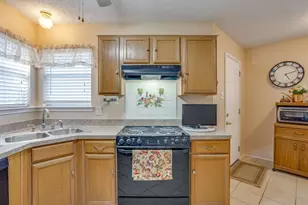 625 Creekview Dr, Burleson, TX 76028 - Photo 22