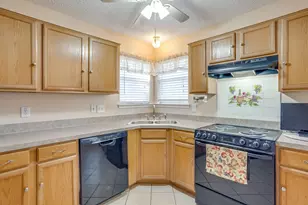 625 Creekview Dr, Burleson, TX 76028 - Photo 20