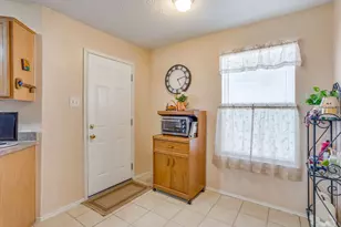 625 Creekview Dr, Burleson, TX 76028 - Photo 24