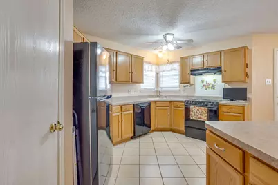 625 Creekview Drive, Burleson, TX 76028 - Photo 18