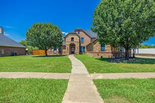 1011 Parview Circle, Grand Prairie, TX 75104 - Photo 1