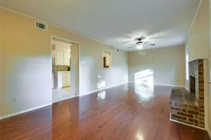 2113 Fleur De Lis Ct, Arlington, TX 76012 - Photo 6