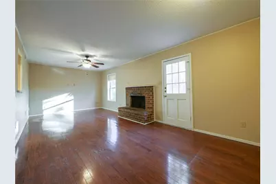 2113 Fleur De Lis Court, Arlington, TX 76012 - Photo 2