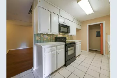 2113 Fleur De Lis Court, Arlington, TX 76012 - Photo 4