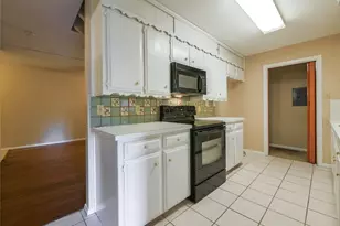 2113 Fleur De Lis Ct, Arlington, TX 76012 - Photo 4