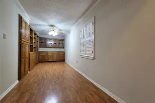 738 Hawthorne Ln, Grand Prairie, TX 75052 - Photo 12