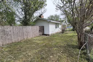 738 Hawthorne Ln, Grand Prairie, TX 75052 - Photo 30