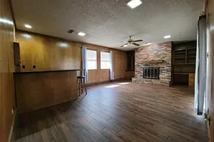 738 Hawthorne Ln, Grand Prairie, TX 75052 - Photo 18