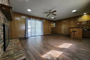 738 Hawthorne Ln, Grand Prairie, TX 75052 - Photo 20