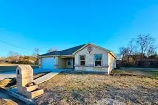 106 Country Club Dr, Marlin, TX 76661 - Photo 2