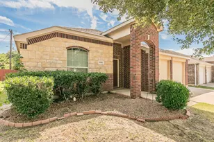 936 Furlong Dr, Grand Prairie, TX 75051 - Photo 1