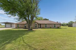 9898 Vail Eton Dr, Pilot Point, TX 76258 - Photo 4