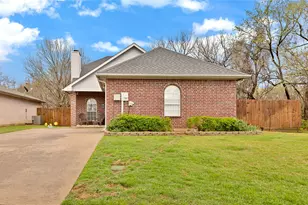 1944 Hobart Ln, Lewisville, TX 75067 - Photo 2