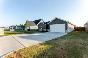 9213 Parkview Cir, Tolar, TX 76476 - Photo 2