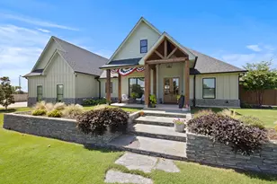 1611 N Mason St, Bowie, TX 76230 - Photo 2