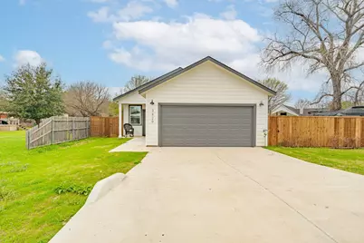 3829 Lands End Court, Granbury, TX 76048 - Photo 2