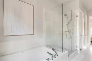 381 E Greenbriar Ln, Dallas, TX 75203 - Photo 22