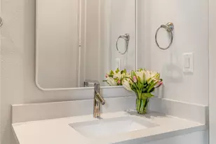 381 E Greenbriar Ln, Dallas, TX 75203 - Photo 24