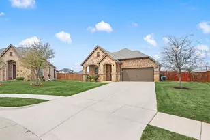 244 Ovaletta Dr, Justin, TX 76247 - Photo 4