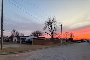 411 N River St, Seymour, TX 76380 - Photo 24