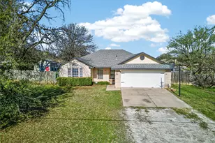 420 Robert Dr, Springtown, TX 76082 - Photo 2