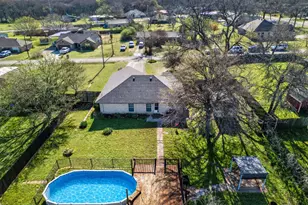 420 Robert Dr, Springtown, TX 76082 - Photo 32