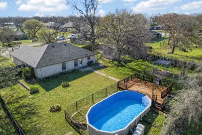 420 Robert Drive, Springtown, TX 76082 - Photo 30